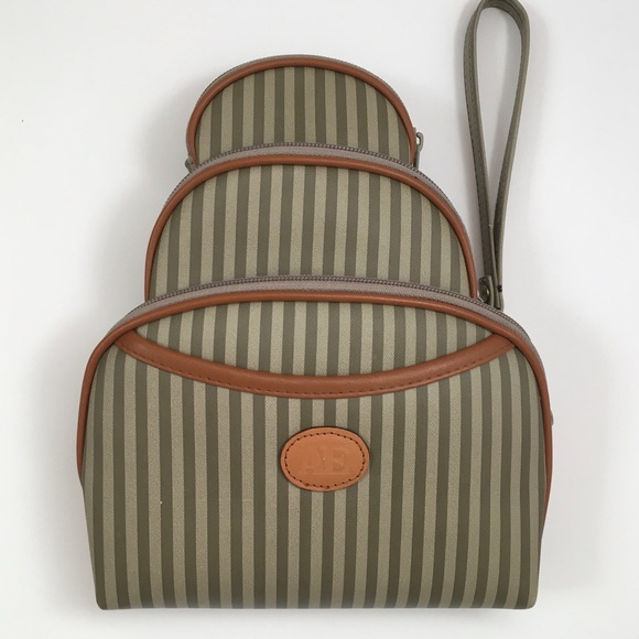 NWOT: 3 Piece Set: Wristlet, Cosmetic, Change - Picture 2 of 2